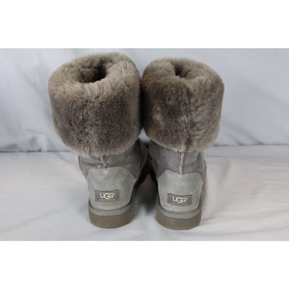 UGG Classic Short Boots Womens Size 7 Sheepskin Suede Winter 5815 Warm Cozy Shoe - Picture 3 of 10